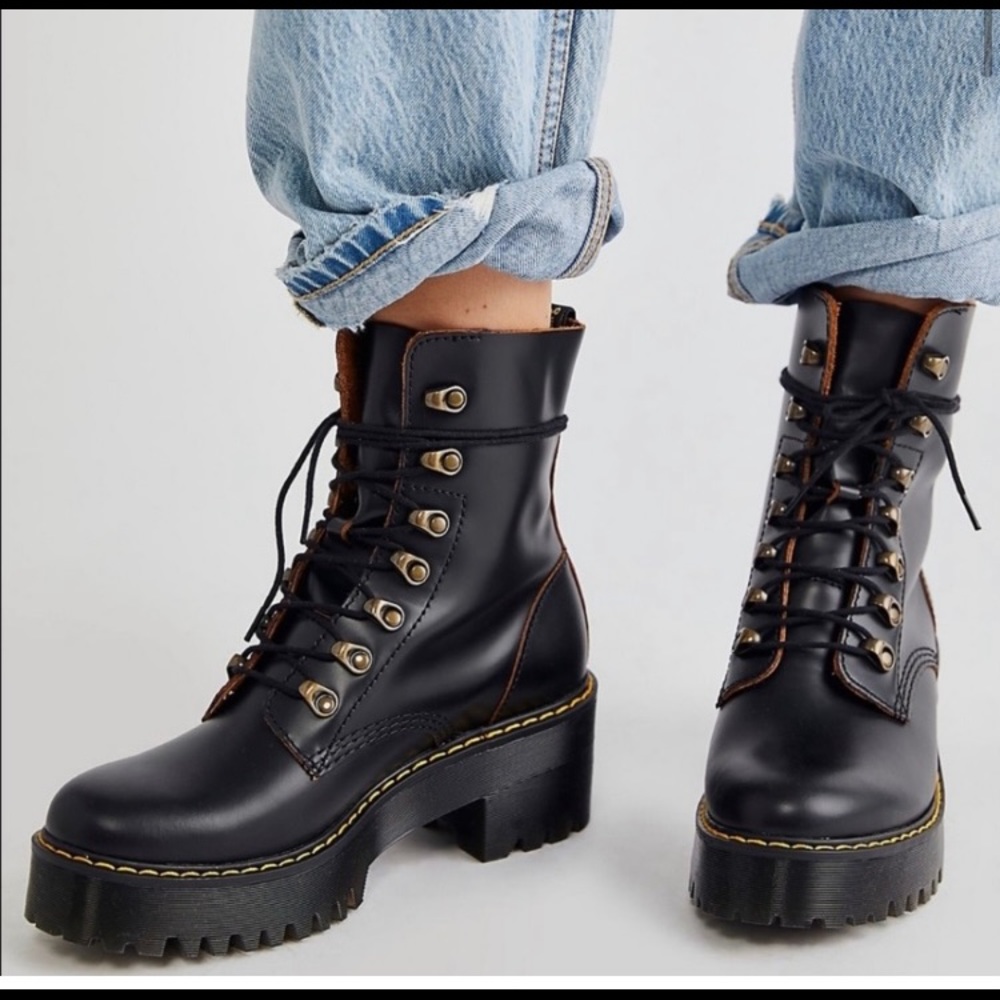Dr.Martens Leona platform black boots